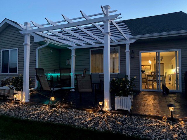 MODEL PB-E - Pergola bioclimatique premier prix - Stores shop